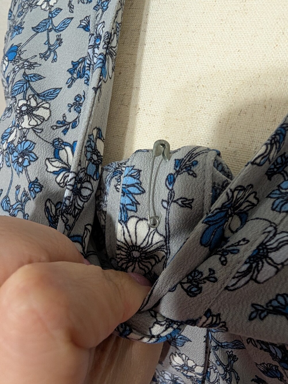 Chase Bank Lands End Apparel Floral Blouse - Picture 4 of 7